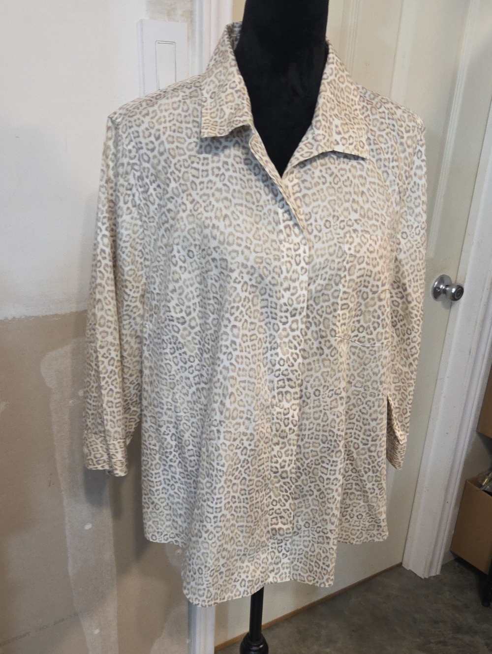 Chico's Light Beige Leopard Print Button-Down Shirt Cotton 3/4 Sleeves